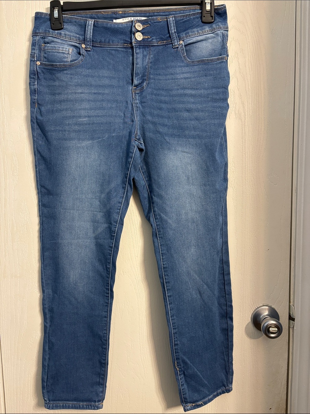Women’s Skinny Jeans in Medium Blue — Stretch Denim